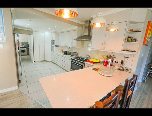 3 BEDROOM HOUSE FOR SALE IN BLUE MOUNTAIN VILLAGE